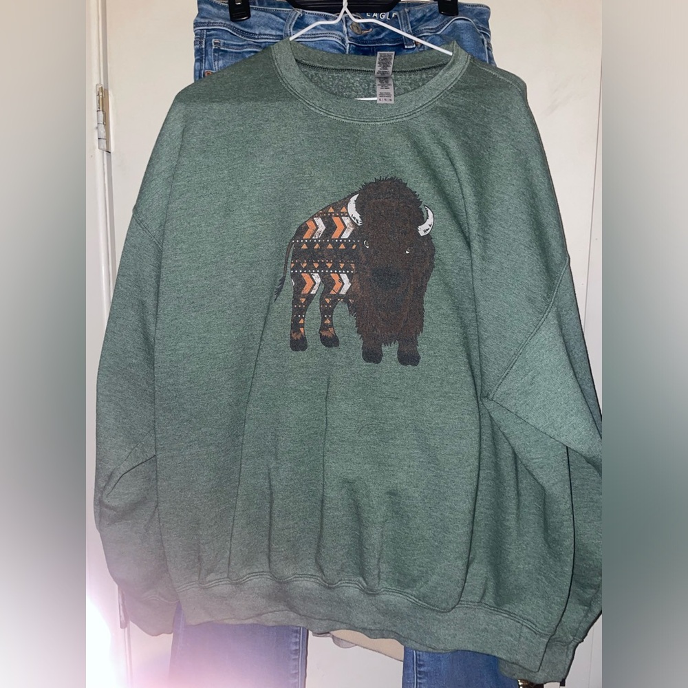 Womens xl Green Buffalo Graphic Crewneck Sweatshirt